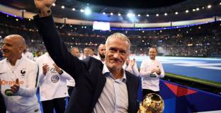 Дешан остава начело на Франция до 2022 г.