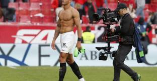 Севиля е получила две оферти за Диего Карлош