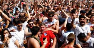 Около 10 000 фена ще подкрепят Англия утре 