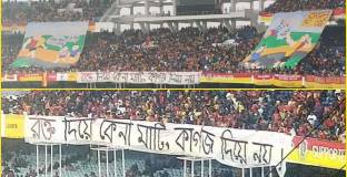 50 човека пострадаха при падане на трибуна в Индия