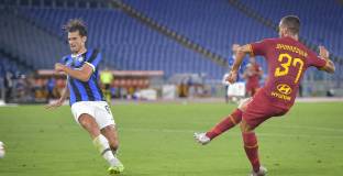 Дузпа в края спаси точка за Интер срещу Рома