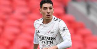 Легенда вярва, че Арсенал се нуждае от нов десен защитник 