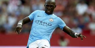 Мангала премина в Евертън 