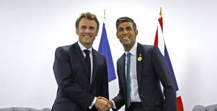 Макрон и Сунак със закачка в Туитър