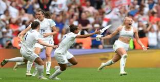   Английските националки се обърнаха към политиците 