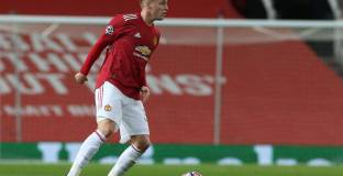 Бош: Не разбирам защо Ман Юнайтед купи Ван де Бек