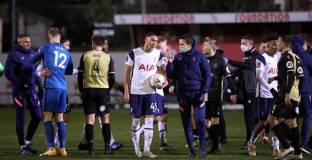 Тотнъм с жест към Марин 