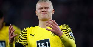 Ман Сити с грандиозна оферта за Холанд 