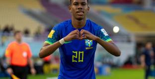 Челси е готов да плати 50 млн. за бразилска звезда