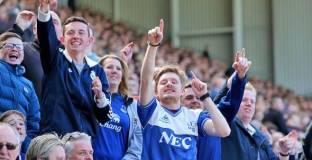 Фенове на Евертън и Аталанта се биха в Ливърпул