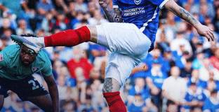 Фен замени съдия в мач