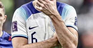 Майката на Магуайър коментира освиркванията към Хари 