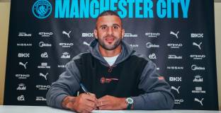 Ман Сити продължи с Уокър