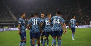 Астън Вила разгроми АЗ и оглави групата си 