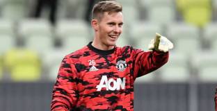 Дийн Хендерсън може да премине в Нюкасъл