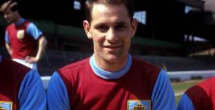 Почина шампион на Англия с отбора на Бърнли