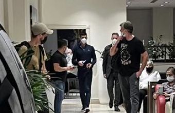  Джокович на летището в Мелбърн. 