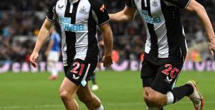 Нюкасъл Юнайтед с обрат срещу Евертън