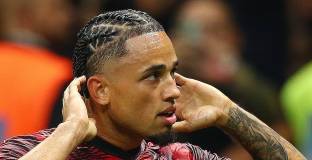 Болоня може да наеме Окафор