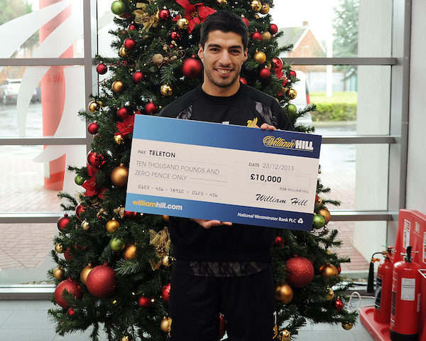 Луис Суарес дари 10 хиляди паунда на уругвайската фондация Телетон