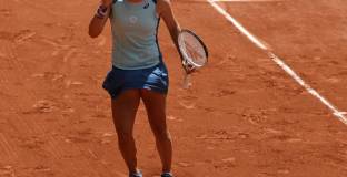 Швьонтек се класира за 1/8-финалите на 