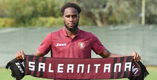    Виляреал се раздели с нападател 