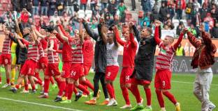  Пресслужбата на Аугсбург се пошегува с Байерн Мюнхен