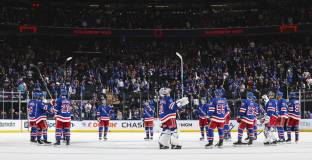 Проведоха се два мача от редовния сезон в НХЛ. 