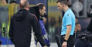 Червеният картон на Калулу може да доведе до голяма промяна на правилата 