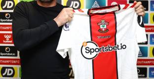 Саутхемптън обяви за Нейтън Джоунс 