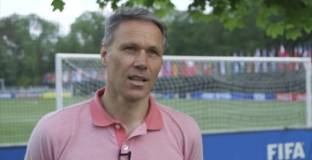  Ван Бастен: Искаме футбол, а не танцьори 