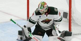 Минесота продължи с вратаря Валстед