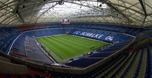 Шалке и Галатасарай в битка за второ място