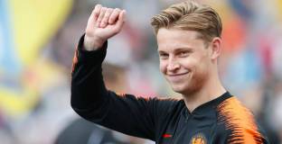 Де Йонг е близо до Ман Юнайтед 