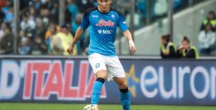 Ман Юнайтед остава в надпреварата за Дже