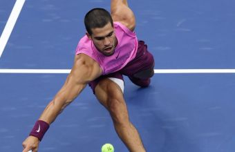 Розово фламинго, заснето в естествената му среда.