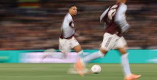 Астън Вила спечели първия си мач в Лига Европа