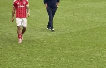 Никой от играчите на Нотингам не поздрави Постекоглу след мача с Нюкасъл. 