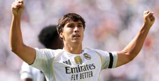 Лийдс се присъединява към Вила в битка за звезда на Реал Мадрид