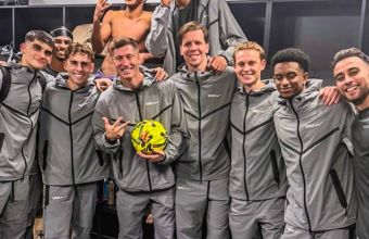 Робърт Левандовски с приятелите си от Барселона след отбелязване на хеттрика срещу Селта.