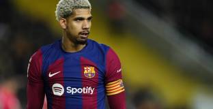 Манчестър Юнайтед отправи запитване за Араухо