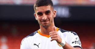 Барселона, Реал М. и ПСЖ ще се борят за защитник на Валенсия 