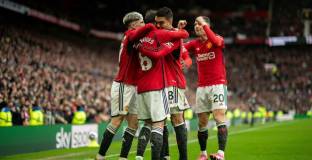 Невил: Футболът на Ман Юнайтед е на училищно ниво