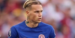 Мудрик с контузия за Челси