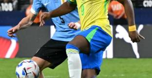 Уругвай спря Бразилия, Колумбия размаза Панама