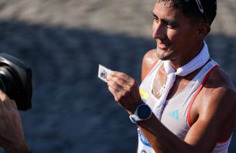 Еквадорецът Пинтадо спечели първото злато в леката атлетика на Игрите в Париж. И той имаше специален талисман, който му помогна за победата. 