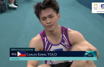 Карлос Юло плаче, след като осигури първото злато на Филипините в Париж 2024. 