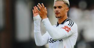 Ман Юнайтед гледа към защитник на Фулъм