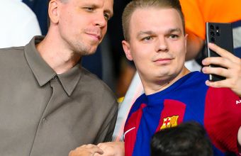 Новият вратар на Барселона на мача с Йънг Бойс. 