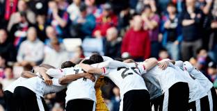 Ливърпул се укрепи на върха след победа над Палас 